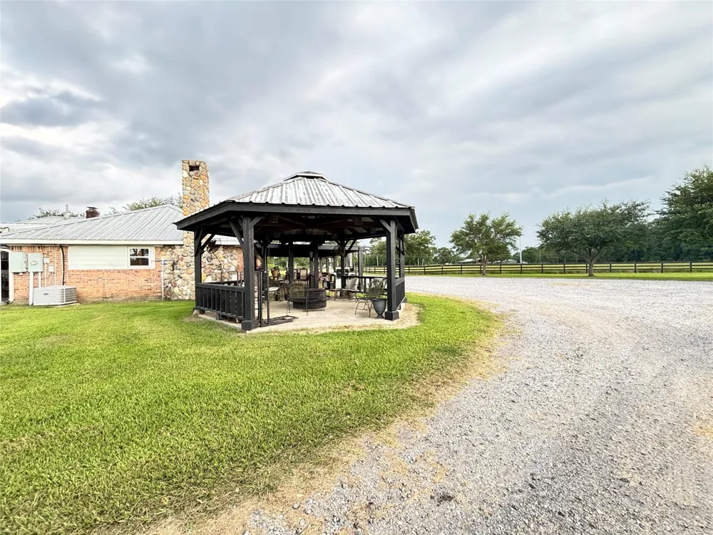40062 Highway 105 Batson, TX 77519