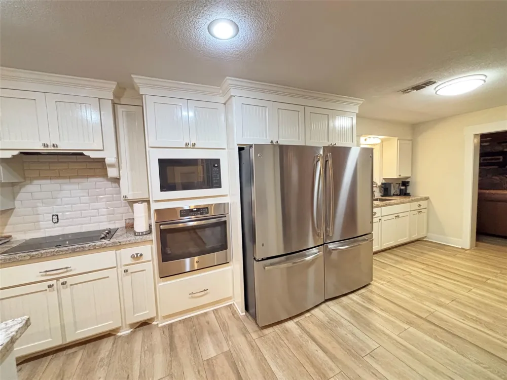 40062 Highway 105 Batson, TX 77519