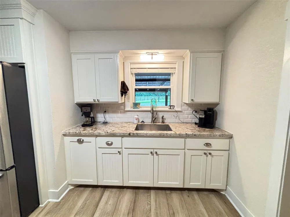 40062 Highway 105 Batson, TX 77519