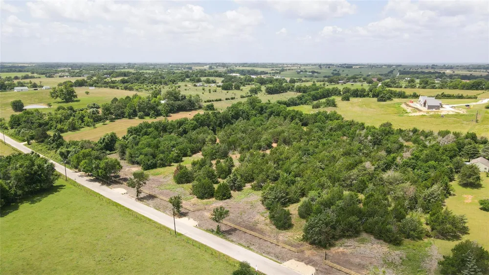 8 Wonder Hill Road Chappell Hill, TX 77426