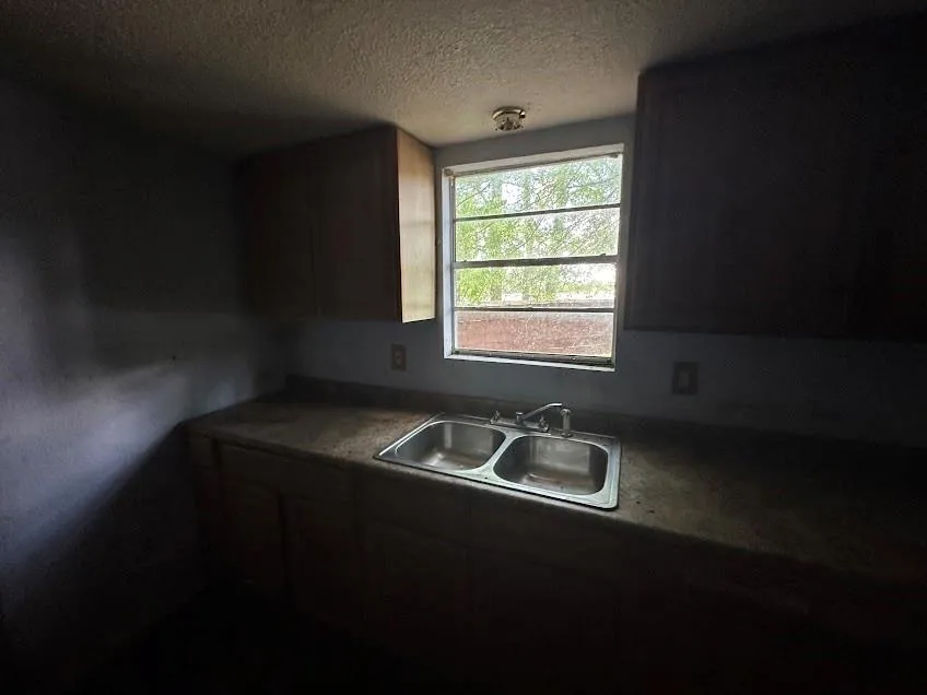 1025 E Young Street Longview, TX 75602