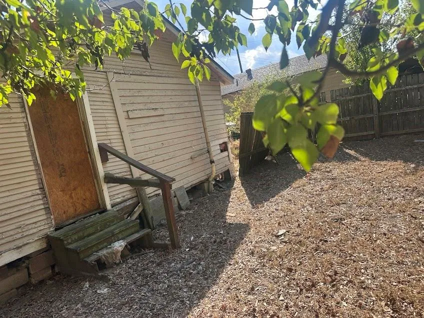 1025 E Young Street Longview, TX 75602