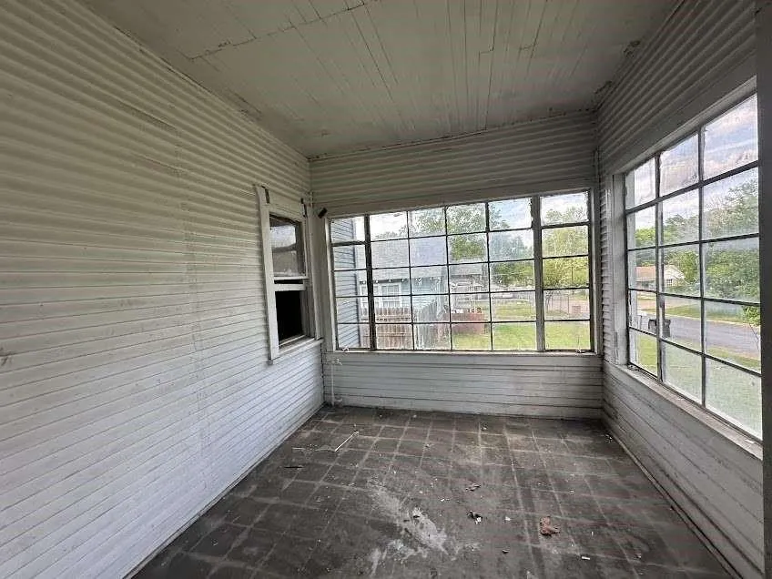 107 Electra Street Longview, TX 75602