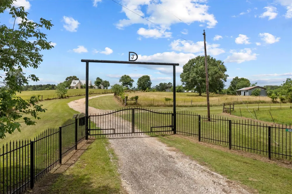 2421 Fm 1280 W Lovelady, TX 75851