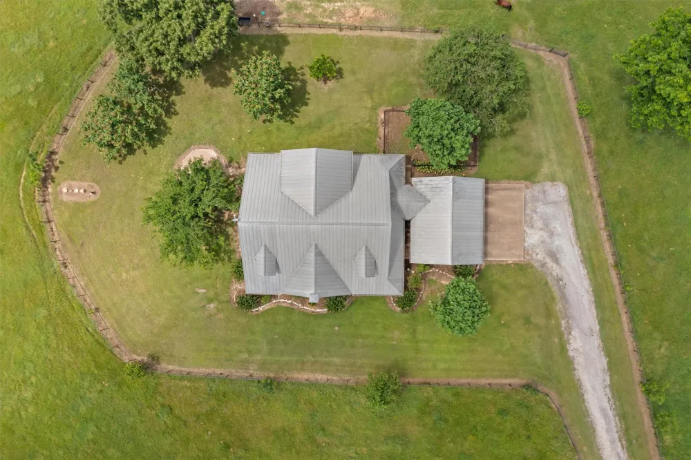 2421 Fm 1280 W Lovelady, TX 75851