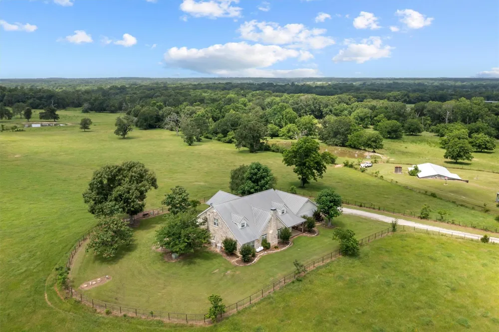 2421 Fm 1280 W Lovelady, TX 75851