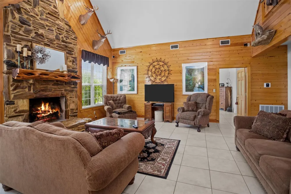 2421 Fm 1280 W Lovelady, TX 75851