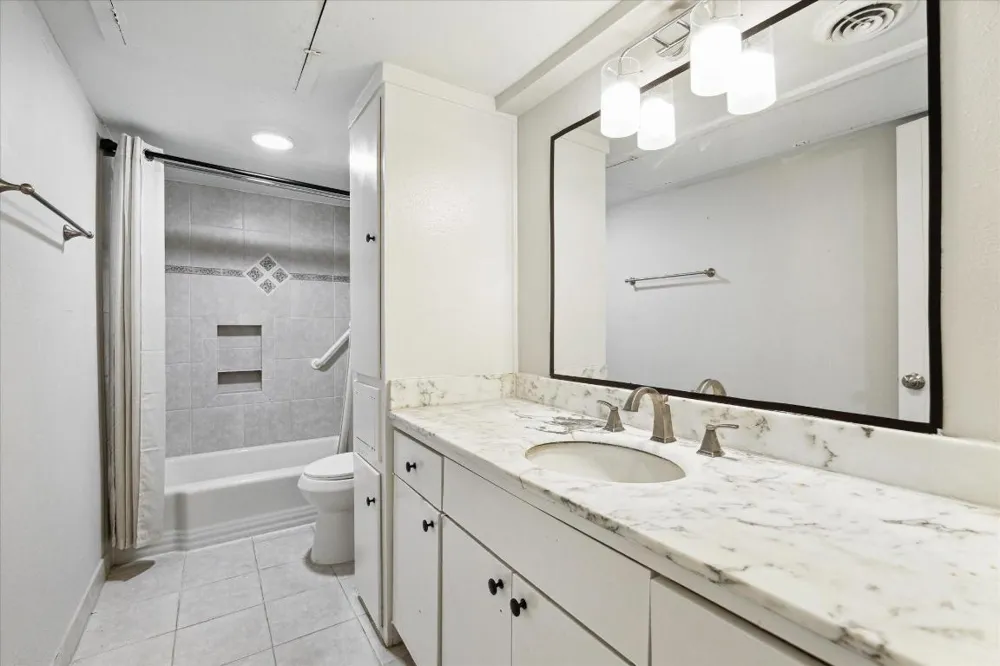 3300 Yorktown Street #13 Houston, TX 77056