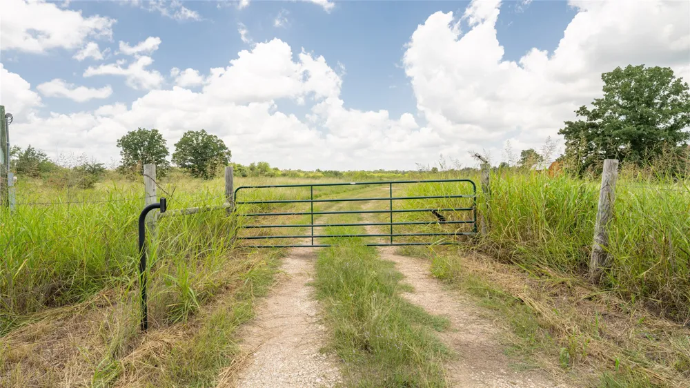 5672 County Road 314 Rockdale, TX 76567