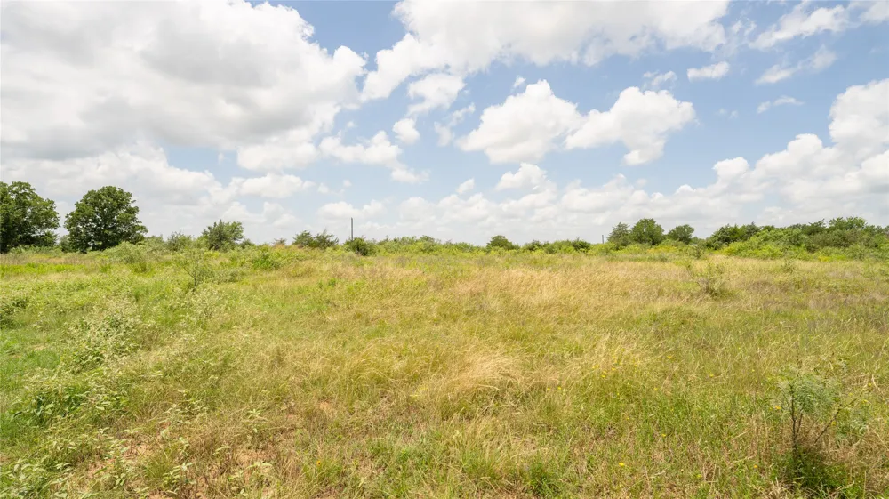 5672 County Road 314 Rockdale, TX 76567