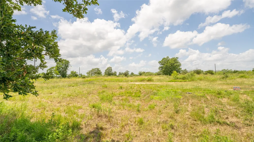 5672 County Road 314 Rockdale, TX 76567
