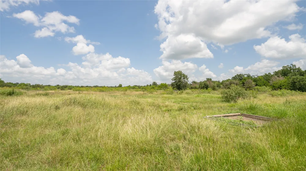 5672 County Road 314 Rockdale, TX 76567