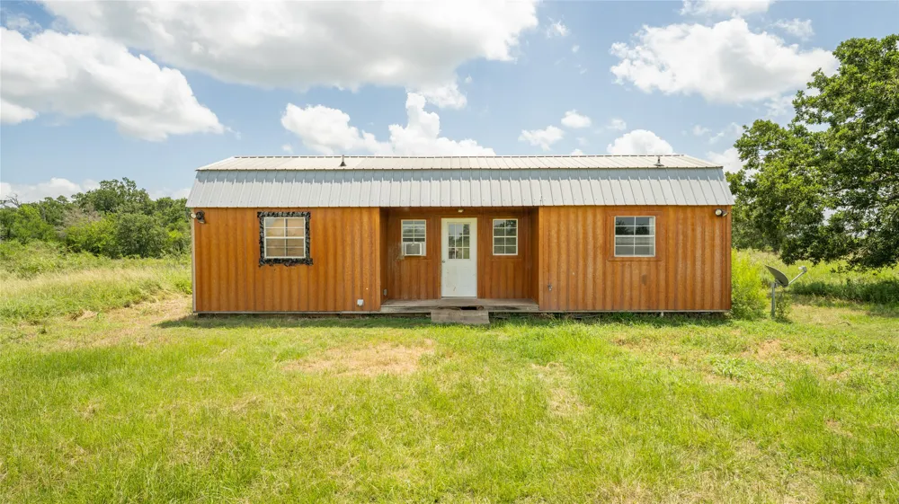 5672 County Road 314 Rockdale, TX 76567