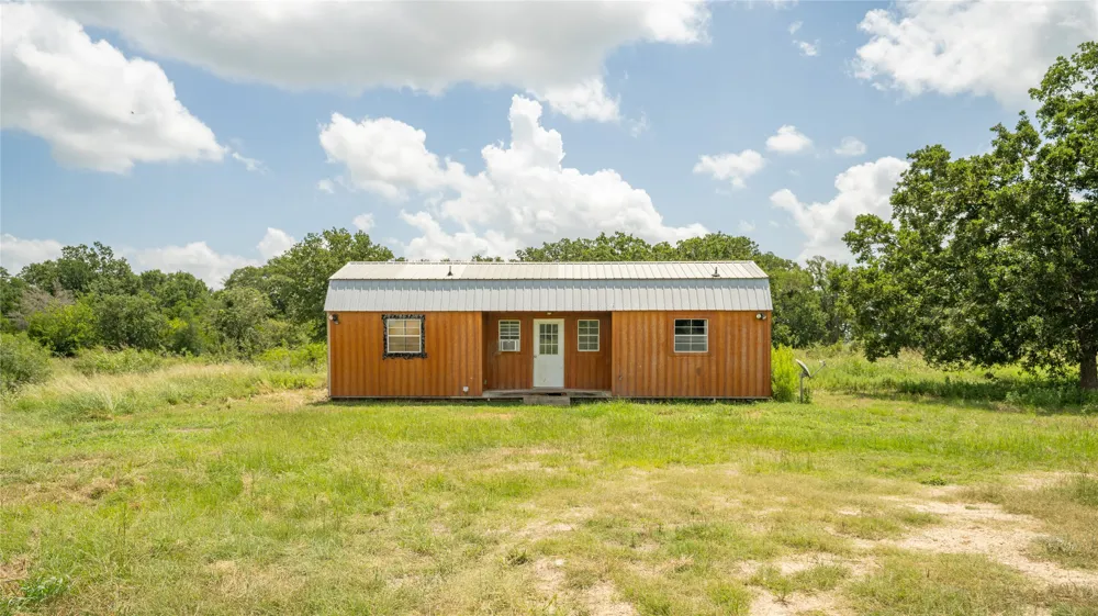 5672 County Road 314 Rockdale, TX 76567