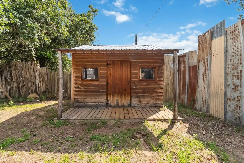 208 Old Potato Road Paige, TX 78659