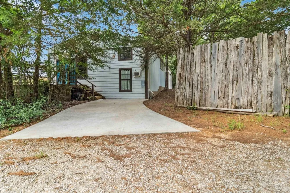 208 Old Potato Road Paige, TX 78659