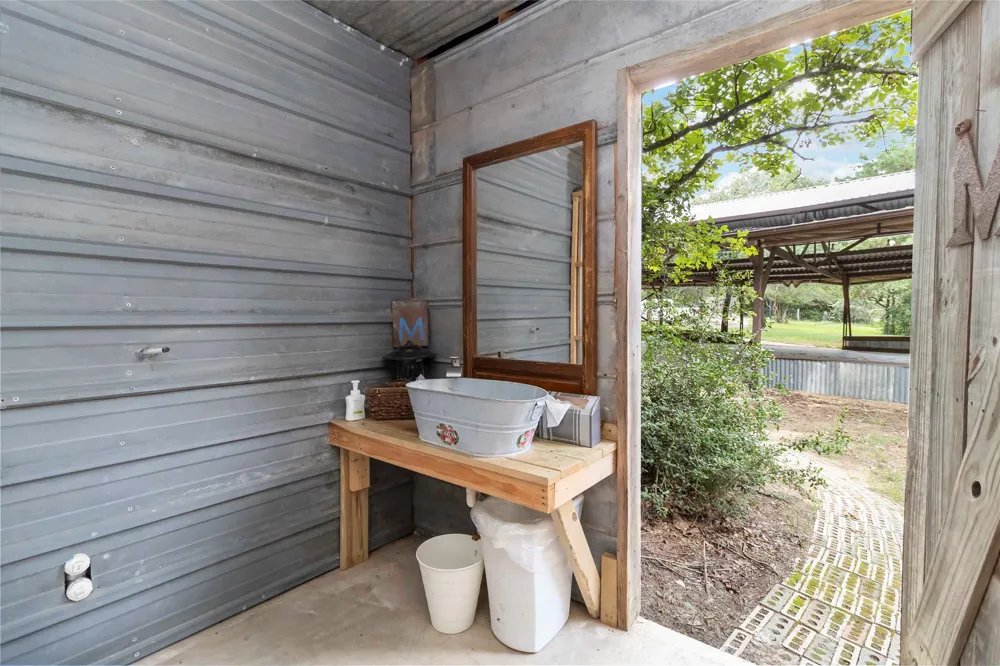 208 Old Potato Road Paige, TX 78659