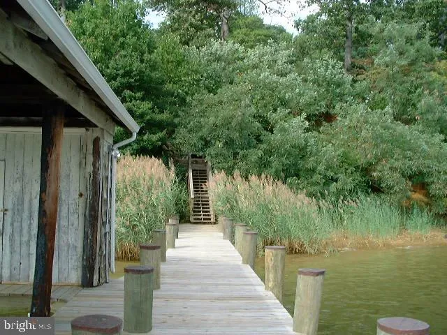 27 OLD SOUTH RIVER ROAD Edgewater, MD 21037