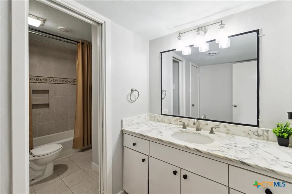 3300 Yorktown Street #13 Houston, TX 77056