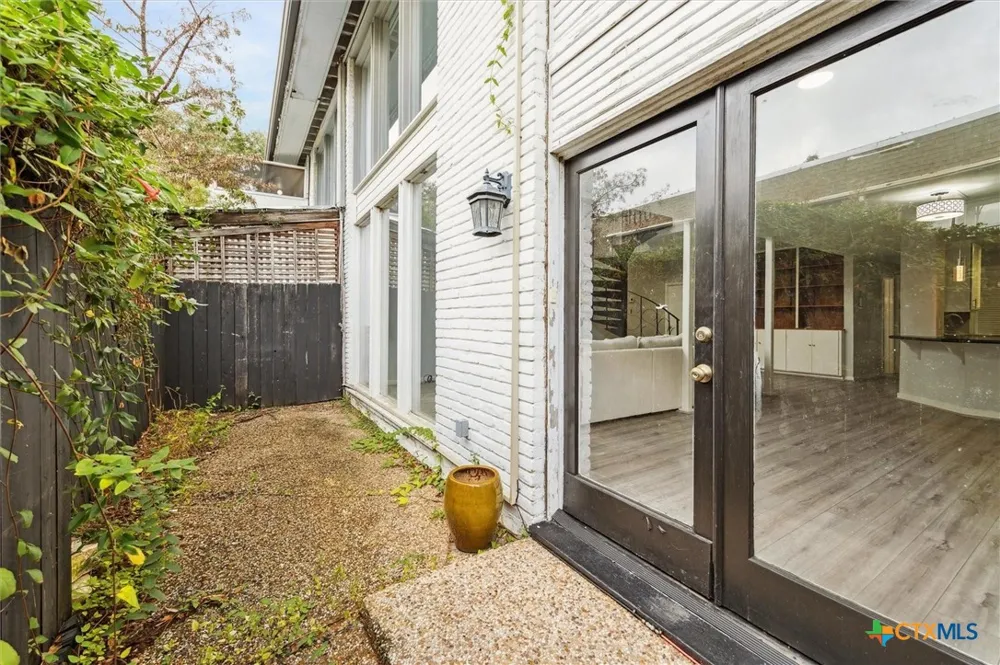 3300 Yorktown Street #13 Houston, TX 77056