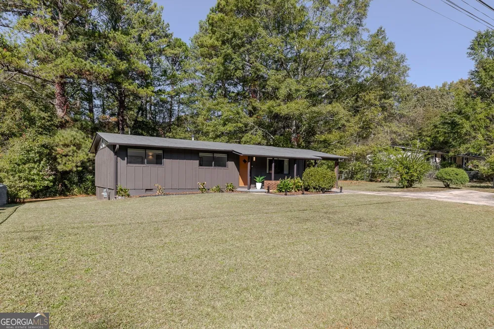 111 Robinhood DR Woodstock, GA 30188
