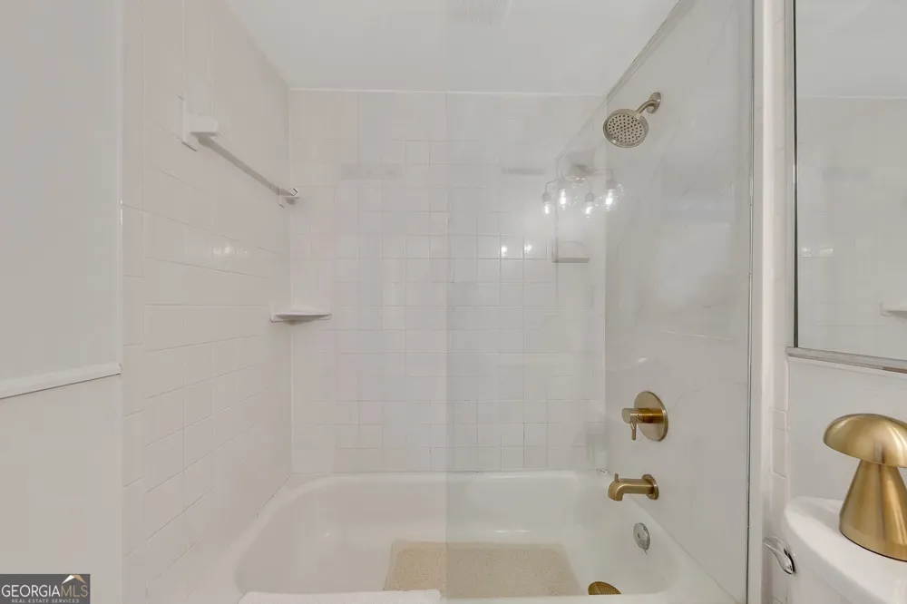 111 Robinhood DR Woodstock, GA 30188