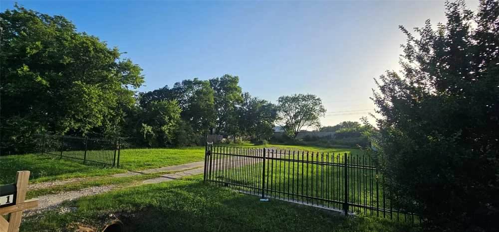 2511 Lora Lane Balch Springs, TX 75180