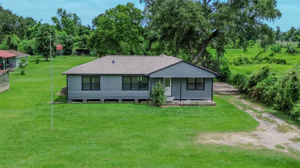 6615 Live Oak Drive Jones Creek, TX 77541