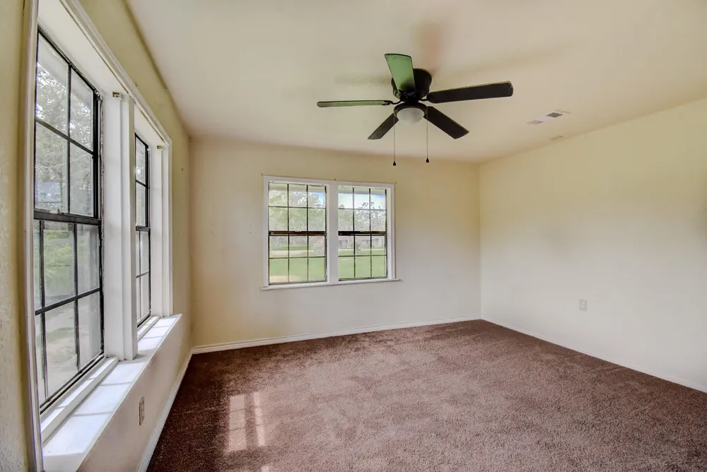 6615 Live Oak Drive Jones Creek, TX 77541