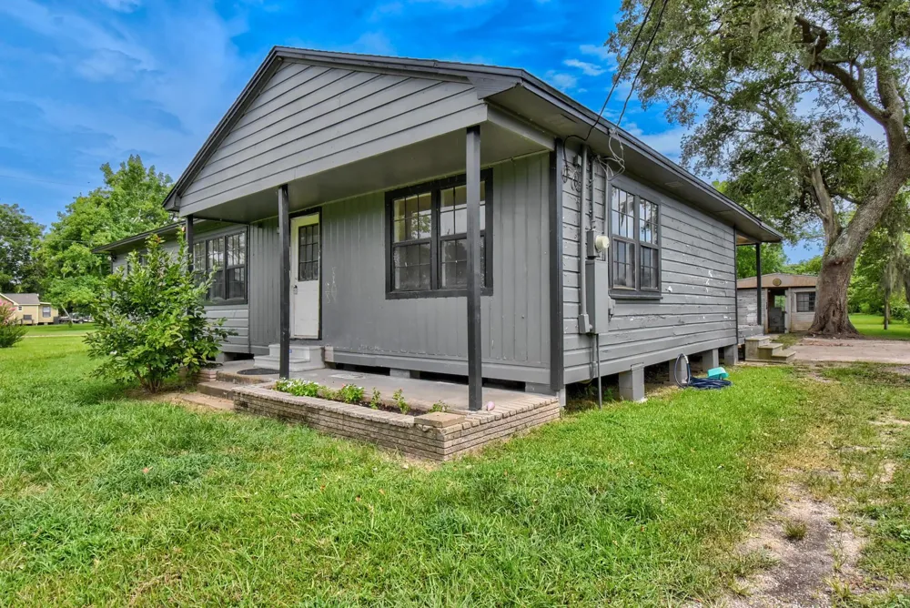 6615 Live Oak Drive Jones Creek, TX 77541
