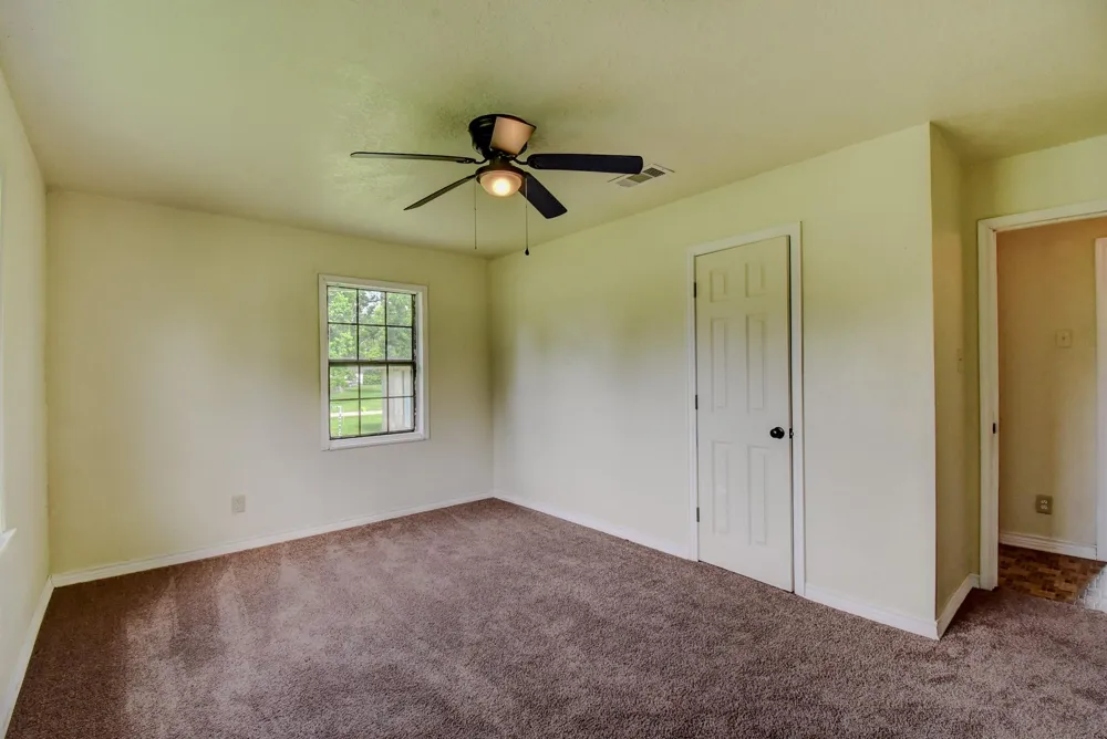 6615 Live Oak Drive Jones Creek, TX 77541