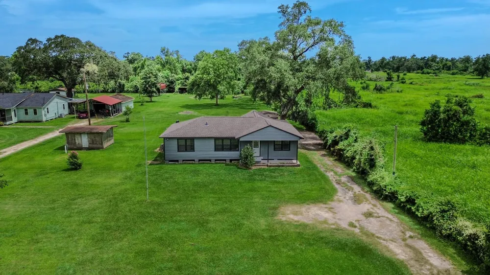6615 Live Oak Drive Jones Creek, TX 77541