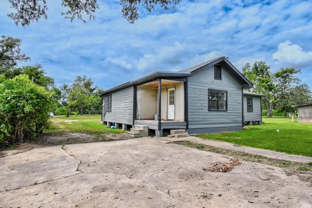 6615 Live Oak Drive Jones Creek, TX 77541