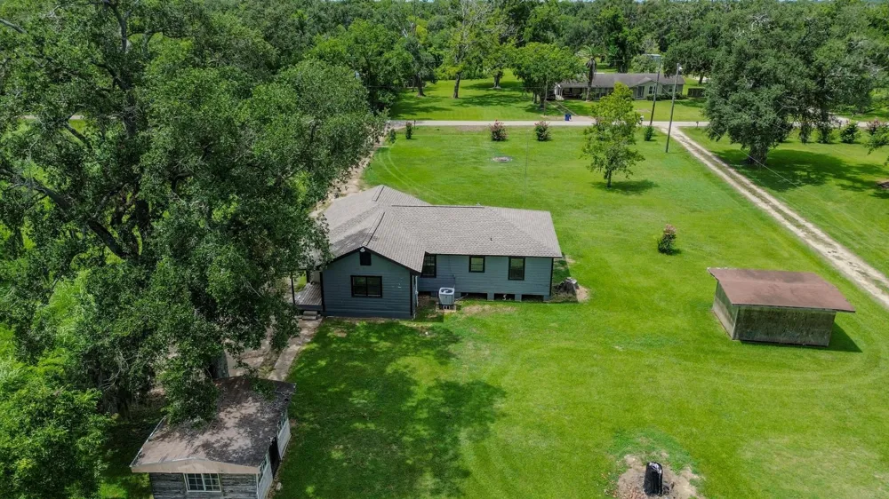 6615 Live Oak Drive Jones Creek, TX 77541
