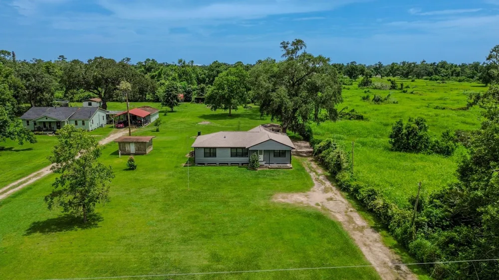 6615 Live Oak Drive Jones Creek, TX 77541