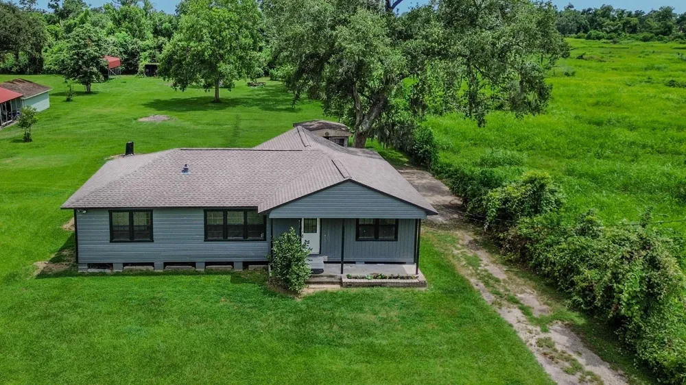 6615 Live Oak Drive Jones Creek, TX 77541