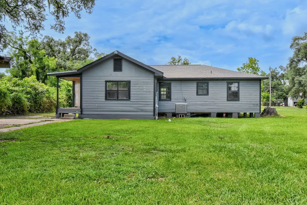 6615 Live Oak Drive Jones Creek, TX 77541