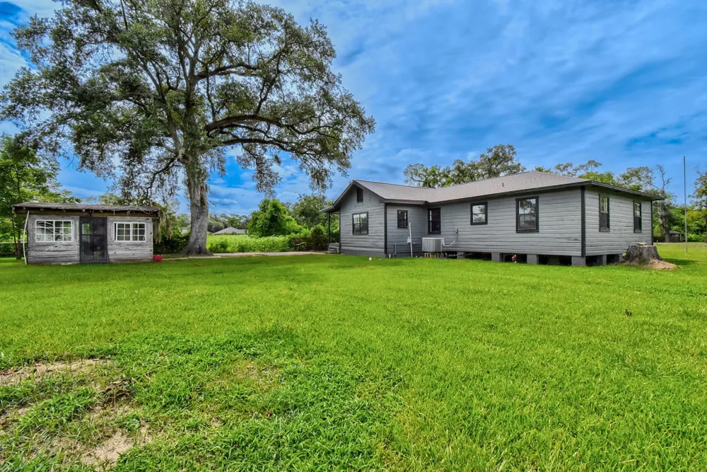 6615 Live Oak Drive Jones Creek, TX 77541