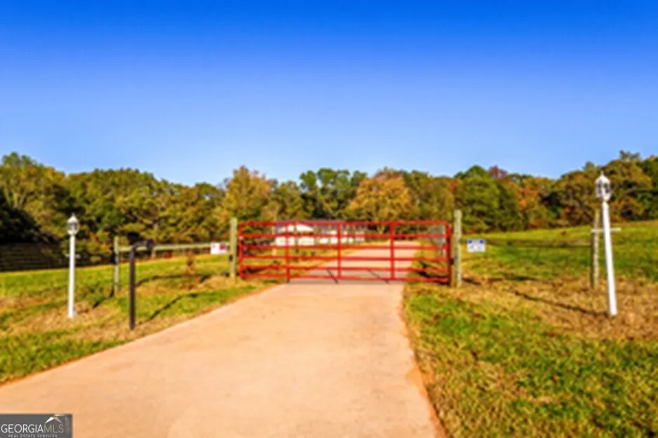 173 DEER CREEK FARM RD Hartwell, GA 30643