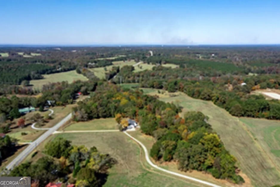 173 DEER CREEK FARM RD Hartwell, GA 30643