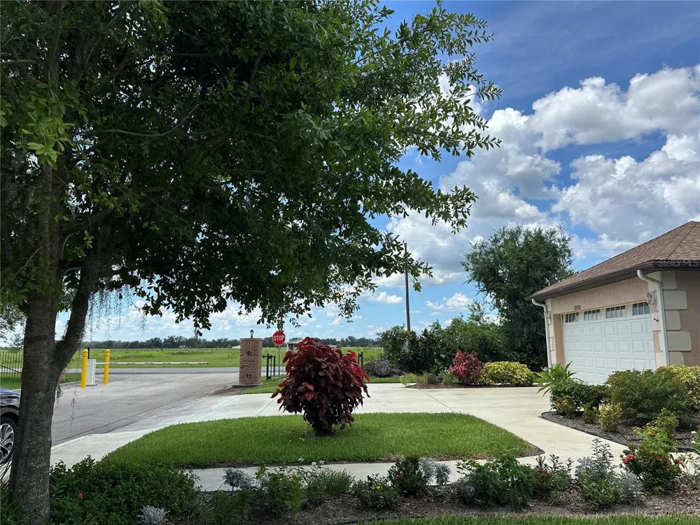 3192 OAKS BEND Bowling Green, FL 33834