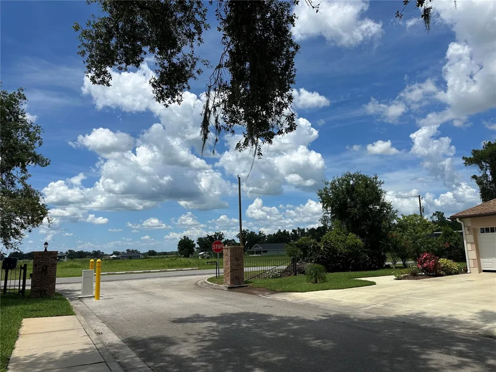 3192 OAKS BEND Bowling Green, FL 33834