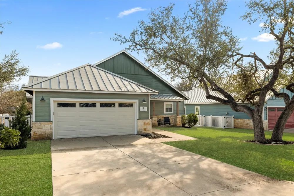 435 Hays Street Dripping Springs, TX 78620