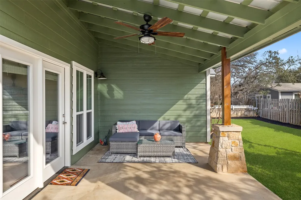 435 Hays Street Dripping Springs, TX 78620