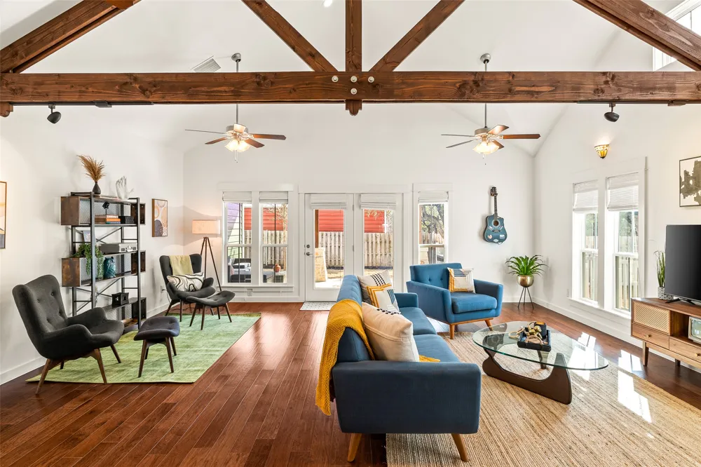 435 Hays Street Dripping Springs, TX 78620