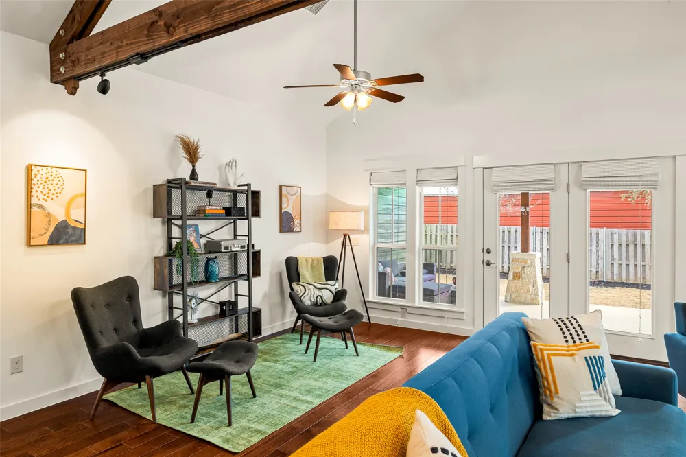 435 Hays Street Dripping Springs, TX 78620