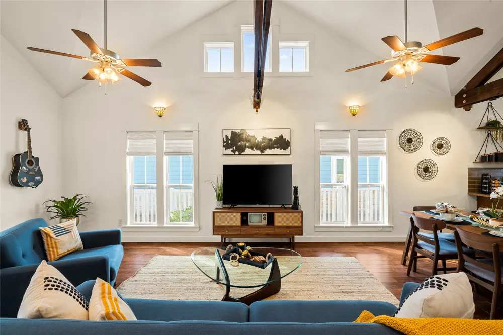 435 Hays Street Dripping Springs, TX 78620