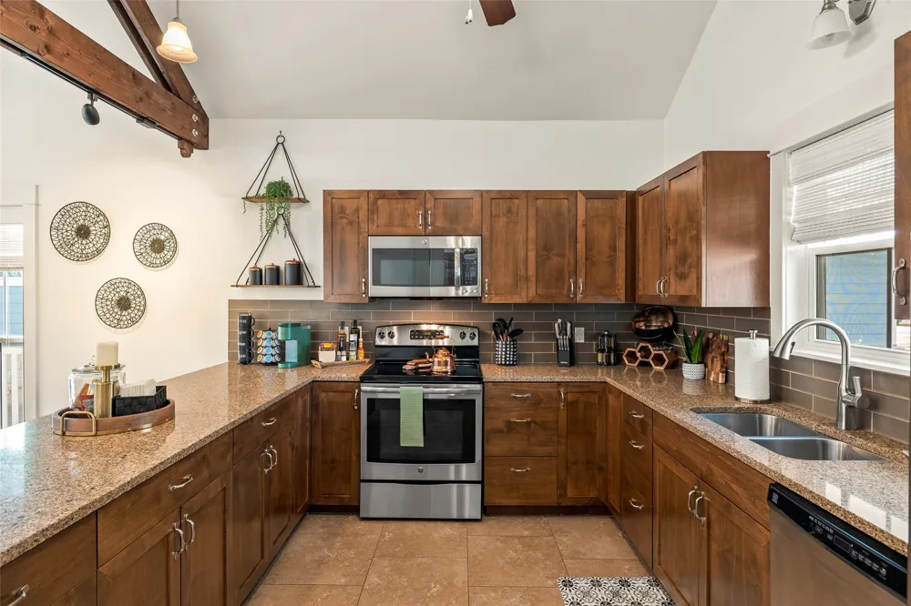435 Hays Street Dripping Springs, TX 78620