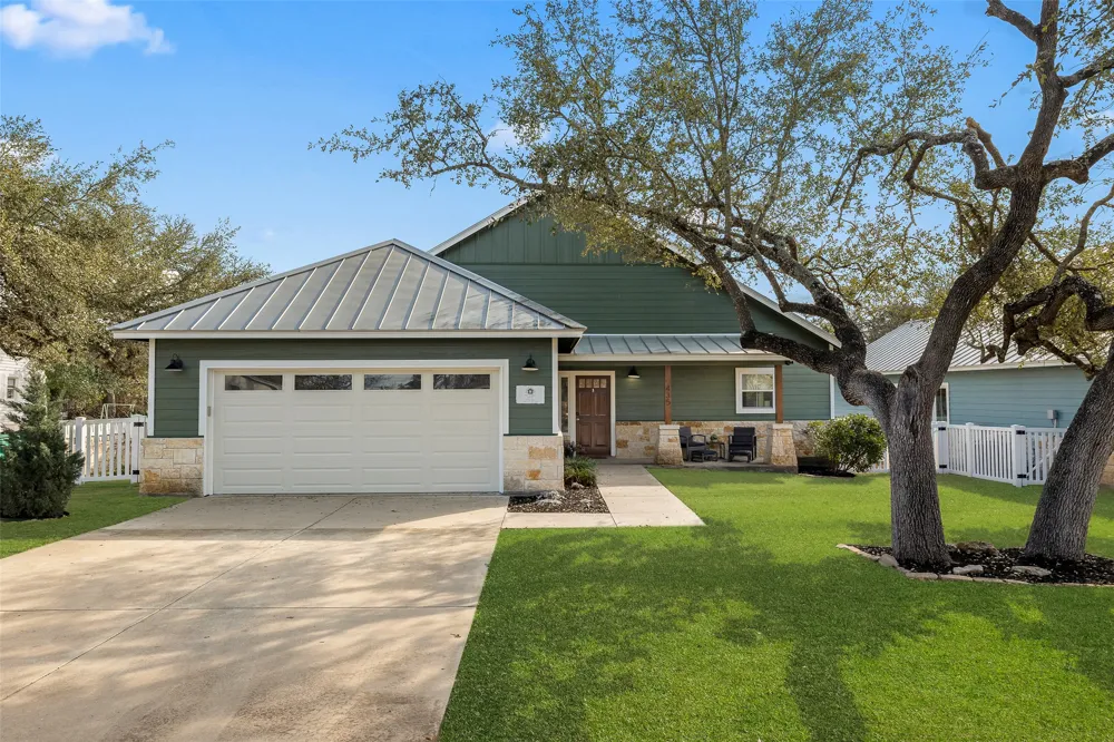 435 Hays Street Dripping Springs, TX 78620