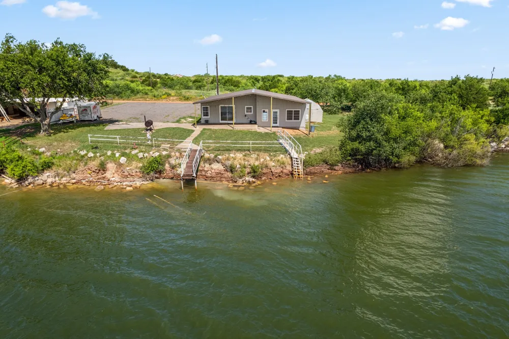 894 W Moonshine Road Seymour, TX 76380